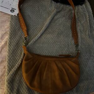 Elegant Tan Leather Shoulder Bag